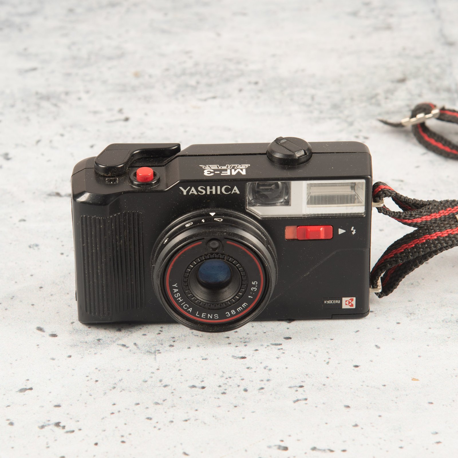 Yashica Kyocera MF-3 (2)