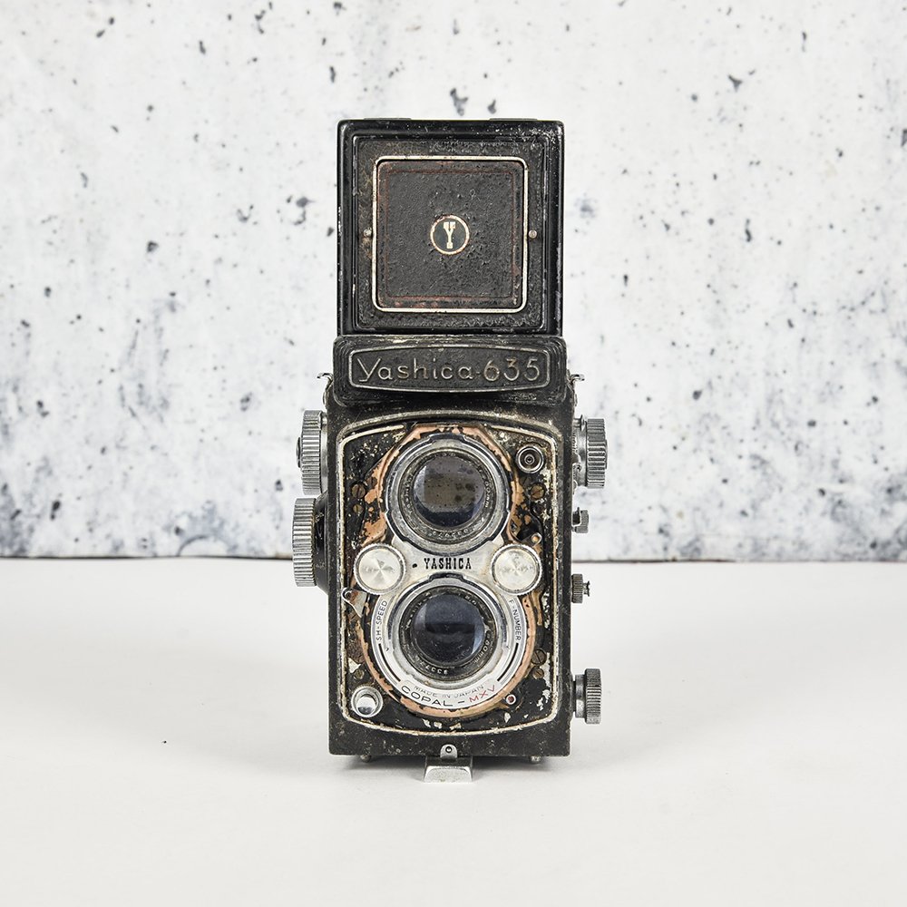 yashica 635 tlr vintage camera (1)