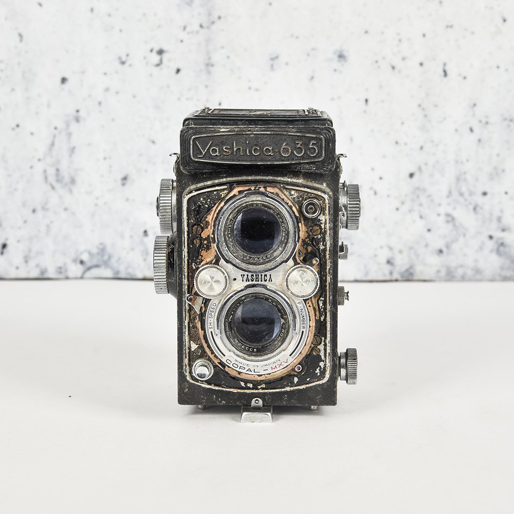 yashica 635 tlr vintage camera (12)