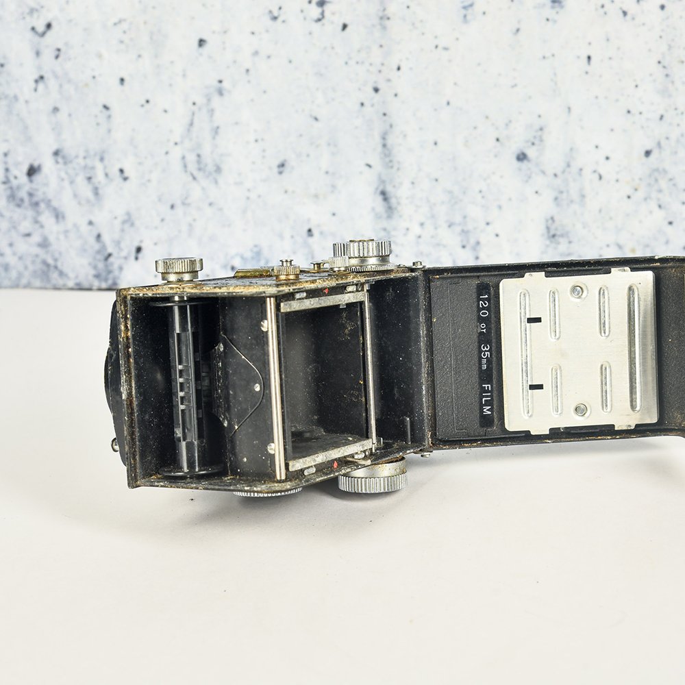 yashica 635 tlr vintage camera (8)