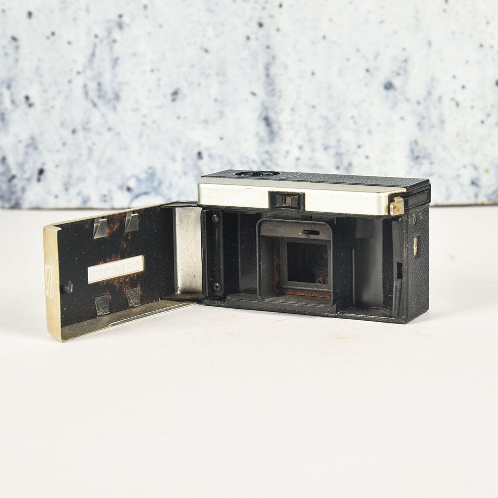 Kodak Instamatic 104 (1)
