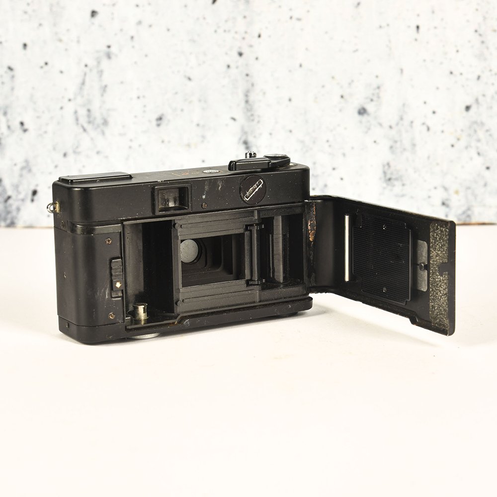Yashica MF 35mm Vintage Camera (1)