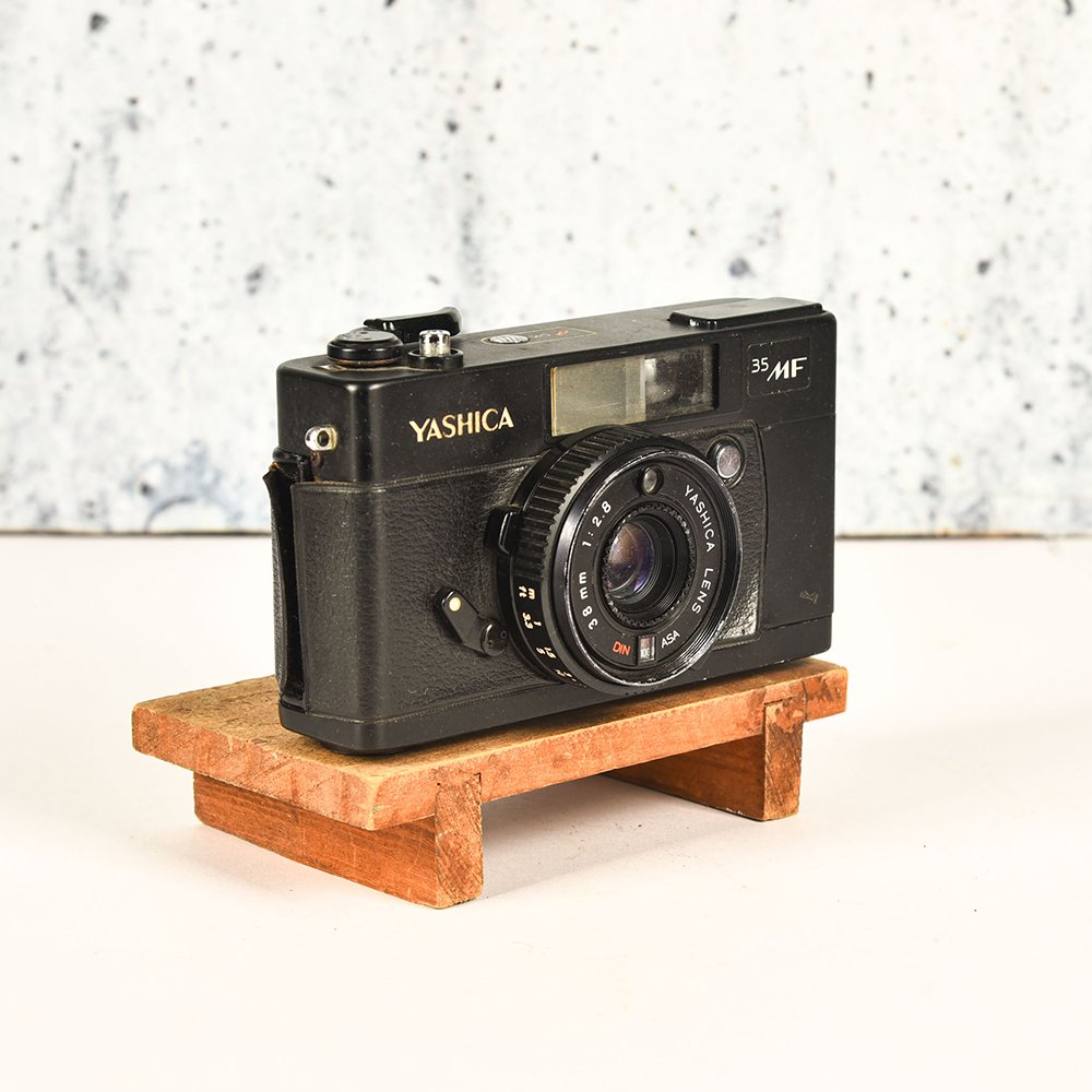 Yashica MF 35mm Vintage Camera (7)