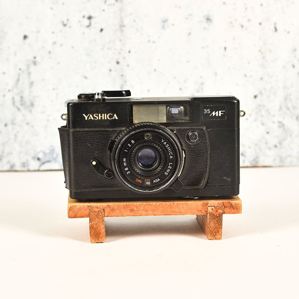 Yashica MF 35mm Vintage Camera (8)