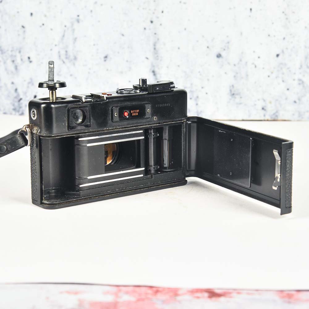 Yashica GTN 35mm Vintage Camera (1)